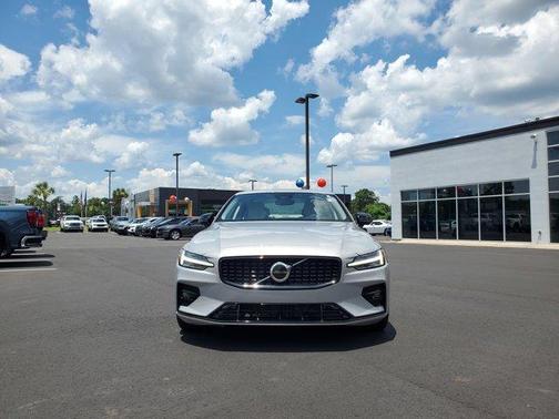 2024 Volvo S60 B5 Core Dark Theme