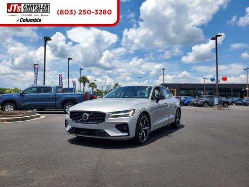 2024 Volvo S60 B5 Core Dark Theme