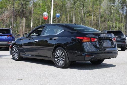Black 2024 Nissan Altima 2.5 SV