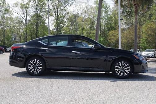 Black 2024 Nissan Altima 2.5 SV