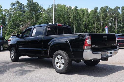 Black 2015 Toyota Tacoma CAB