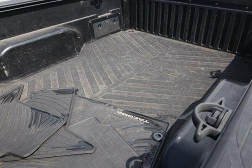 Black 2015 Toyota Tacoma CAB