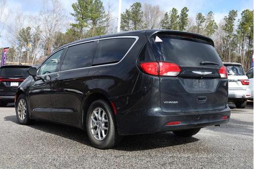 2023 Chrysler Voyager LX