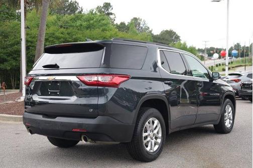 Graphite Metallic 2021 Chevrolet Traverse LT Cloth