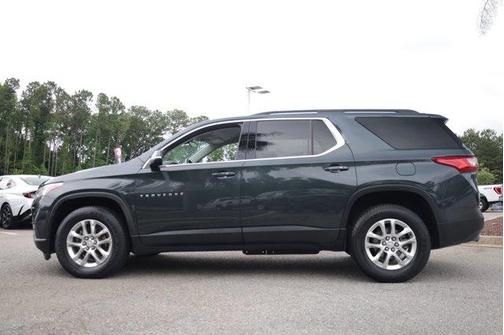 Graphite Metallic 2021 Chevrolet Traverse LT Cloth
