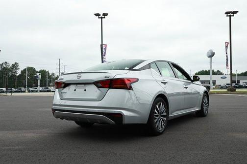 Brilliant Silver Metallic 2024 Nissan Altima 2.5 SV