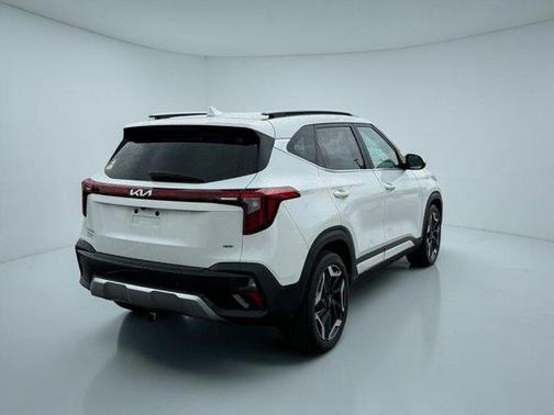 Snow White Pearl 2024 Kia Seltos SX