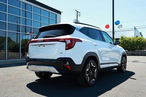 Snow White Pearl 2024 Kia Seltos SX