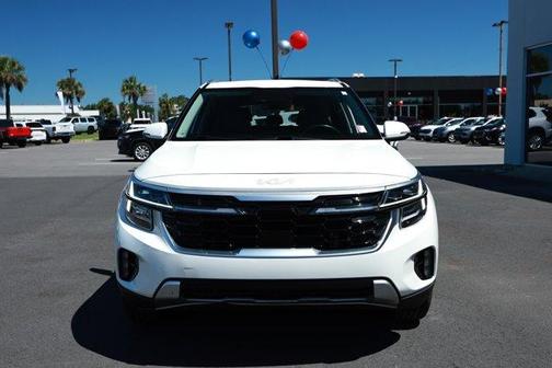 Snow White Pearl 2024 Kia Seltos SX