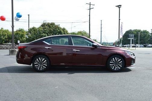 Garnet Pearl Me 2024 Nissan Altima 2.5 SV
