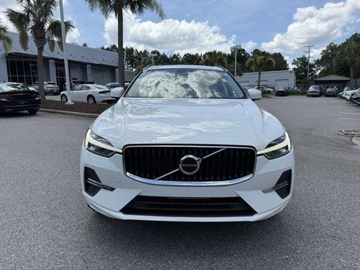 2022 Volvo XC60 B5 Momentum