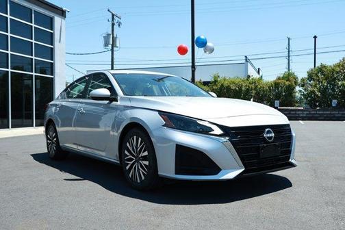 Brilliant Silver Metallic 2023 Nissan Altima 2.5 SV