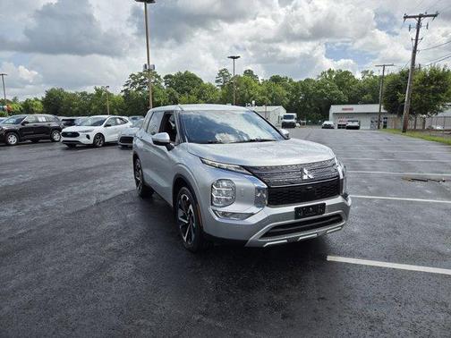 2023 Mitsubishi Outlander SE