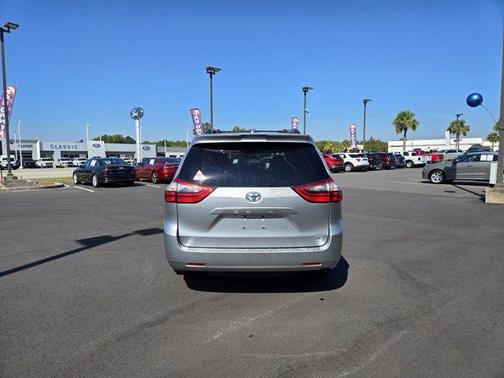 2020 Toyota Sienna LE