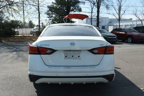White 2021 Nissan Altima 2.5 SV