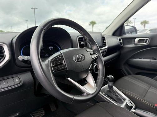 2024 Hyundai VENUE SEL
