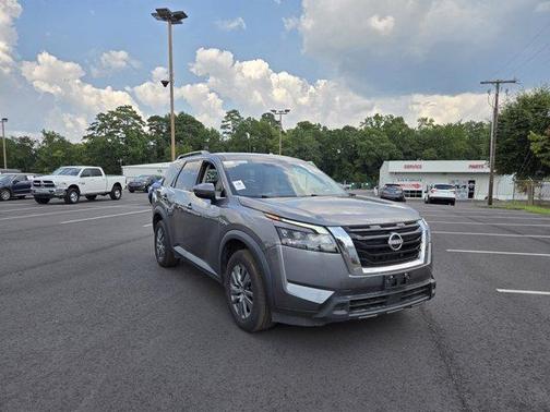 2023 Nissan Pathfinder SV