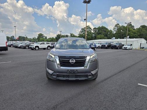 2023 Nissan Pathfinder SV
