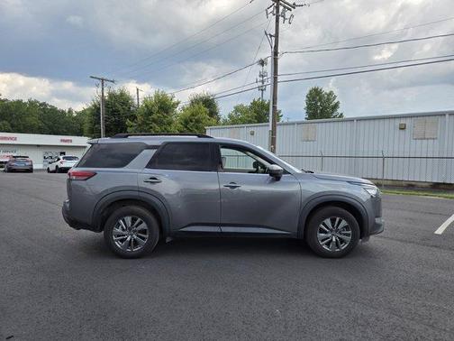 2023 Nissan Pathfinder SV