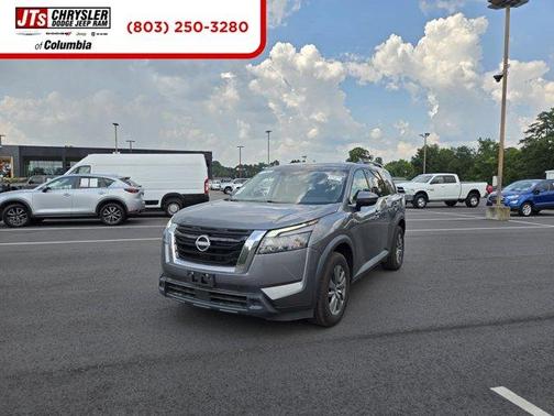 2023 Nissan Pathfinder SV