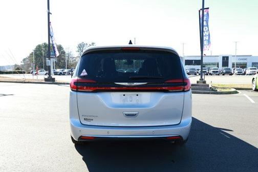 2024 Chrysler Pacifica Touring-L