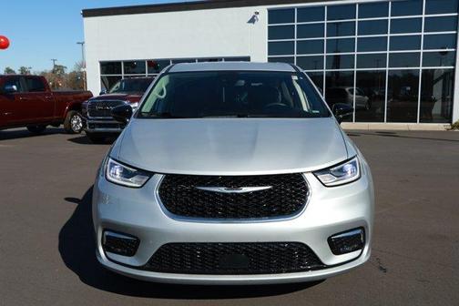 2024 Chrysler Pacifica Touring-L