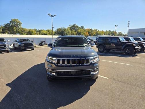 2025 Jeep Wagoneer Base