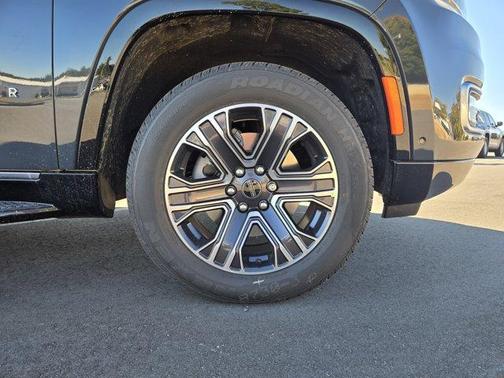 2025 Jeep Wagoneer Base