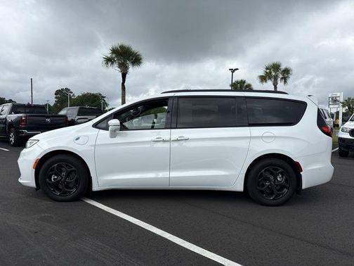 2021 Chrysler Pacifica Hybrid Touring L