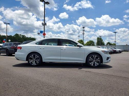 2022 Volkswagen Passat 2.0T SE