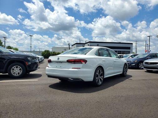 2022 Volkswagen Passat 2.0T SE