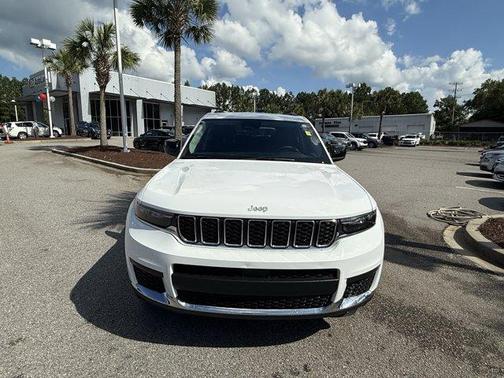 2023 Jeep Grand Cherokee L Laredo