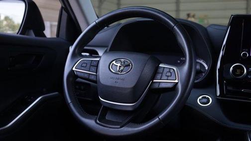 Gray 2023 Toyota Highlander L