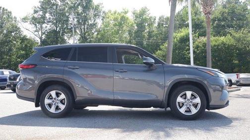 Gray 2023 Toyota Highlander L