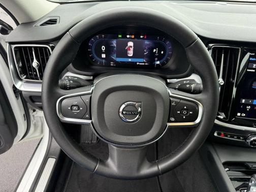 2024 Volvo S60 B5 Core Dark Theme