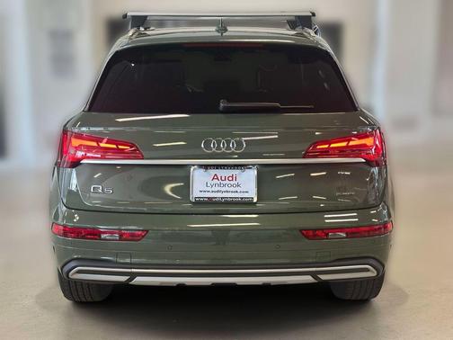 District Green Metallic 2024 Audi Q5 40 Premium