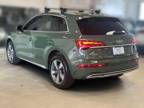 District Green Metallic 2024 Audi Q5 40 Premium