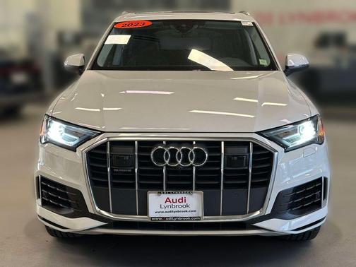 Carrara White 2023 Audi Q7 55 Premium Plus