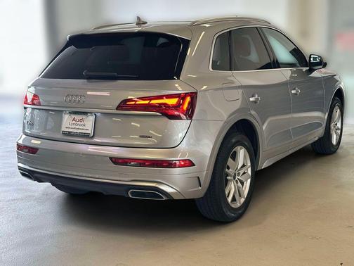Florett Silver Metallic 2023 Audi Q5 45 S line quattro Premium