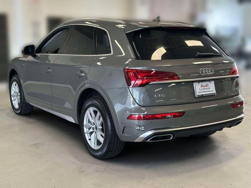 Chronos Gray Metallic 2023 Audi Q5 45 S line quattro Premium