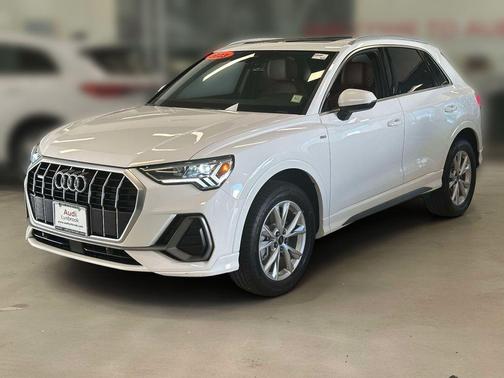 Ibis White 2023 Audi Q3 45 S line Premium
