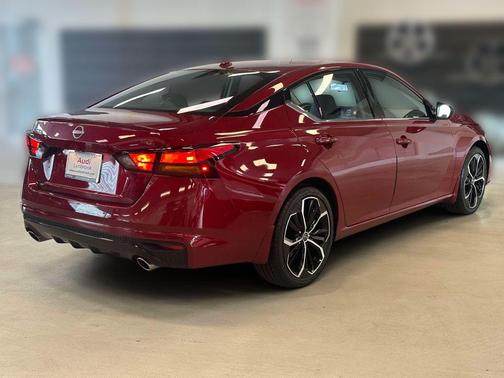 Scarlet Ember 2024 Nissan Altima 2.5 SR