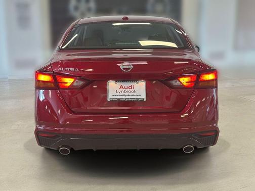 Scarlet Ember 2024 Nissan Altima 2.5 SR