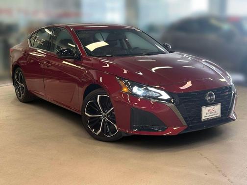 Scarlet Ember 2024 Nissan Altima 2.5 SR
