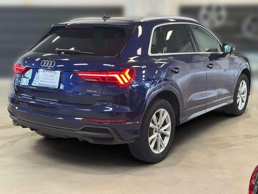 Navarra Blue Metallic 2023 Audi Q3 45 S line Premium