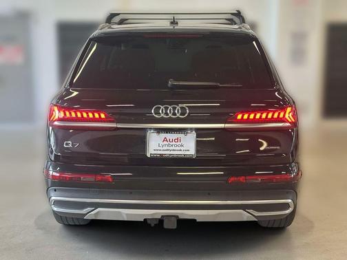 Mythos Black Metallic 2024 Audi Q7 45 Premium