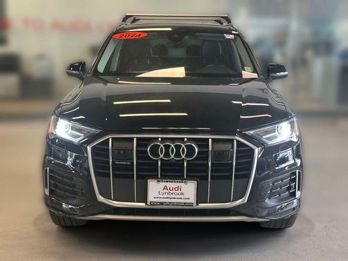 Mythos Black Metallic 2024 Audi Q7 45 Premium