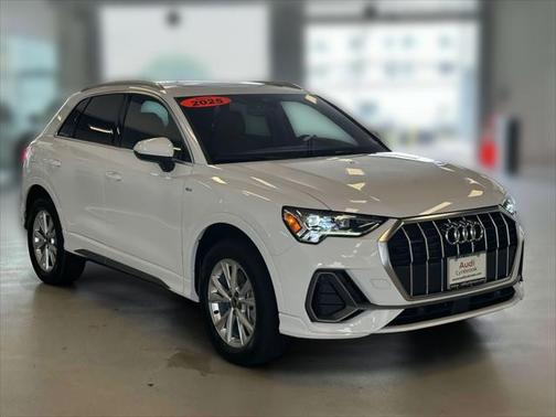 2025 Audi Q3 Premium 45 TFSI S line quattro Tiptronic