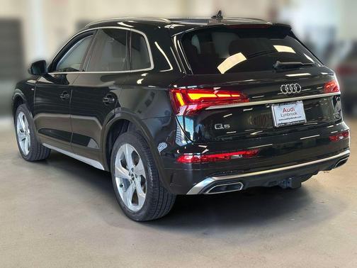 Mythos Black Metallic 2023 Audi Q5 45 S line Premium Plus