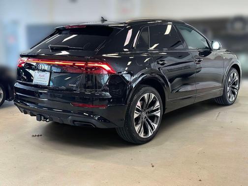 Mythos Black Metallic 2025 Audi Q8 55 Premium